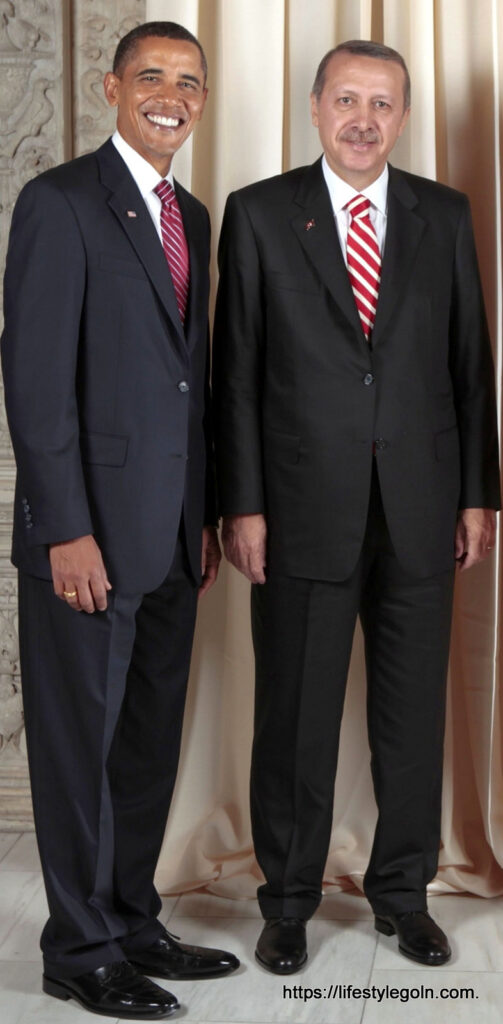 Barack Obama and Recep Erdoğan wearing single-breasted suits