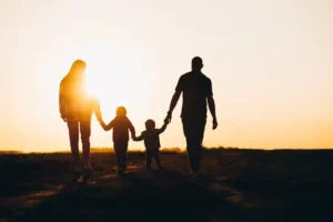 Understanding and Navigating Family Dynamics: Keys to Healthy Relationships